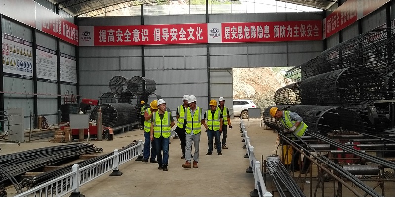 检查平坝村2#特大桥一连梁段5#钢筋加工棚标准化建设情形，，，并提出指导意见.jpg
