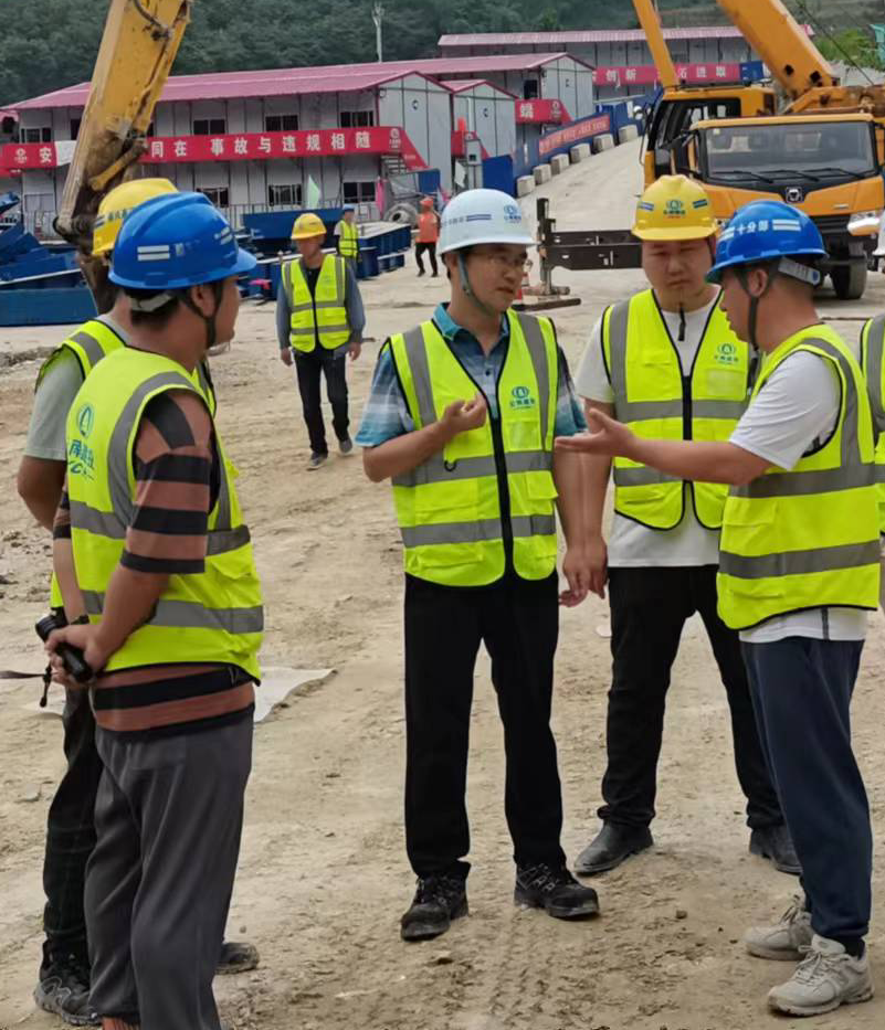 李光正到那兴项目检查指导.png