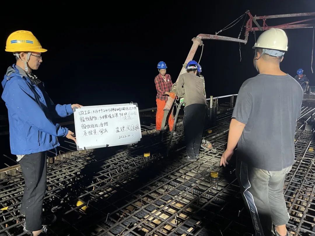 2022-10-04-景洪神秘谷澜沧江大桥主梁9号块顺遂浇筑完成.jpg