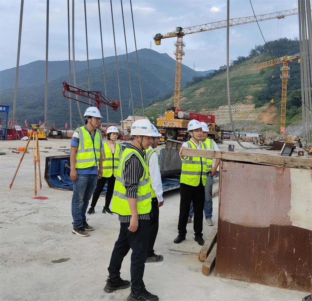 2022-10-31-【一线事情法】李光正到景洪神秘谷大桥项目开展清静生产检查事情.jpg